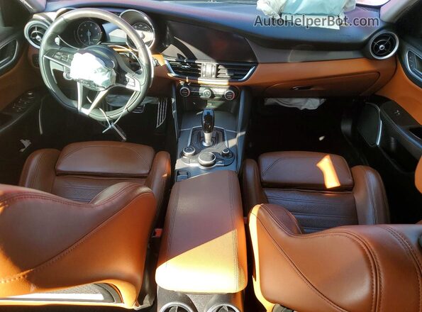 ZARFAMBN5K7609057 2019 ALFA ROMEO GIULIA Red Vista del salpicadero