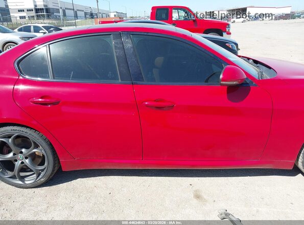 ZARFAMBN7K7602532 2019 ALFA ROMEO GIULIA Red Widok wnętrza z tyłu