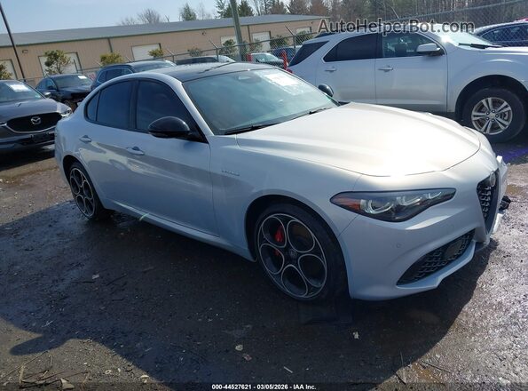 ZARFANAN4S7689426 2025 ALFA ROMEO GIULIA Light Blue Delantero derecho