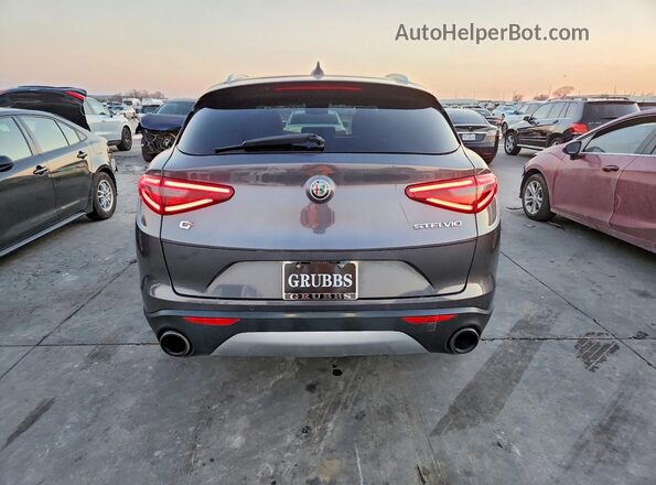 ZASFAKBN7J7B71680 2018 ALFA ROMEO STELVIO Gray Widok wnętrza z przodu