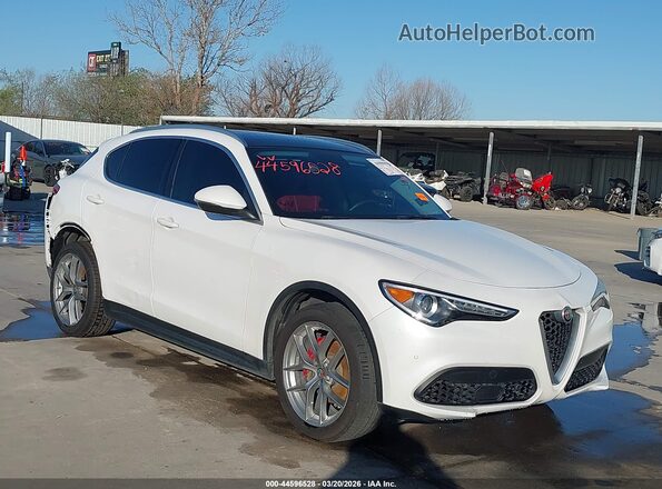 ZASFAKBN8J7C22670 2018 ALFA ROMEO STELVIO White Przód prawy