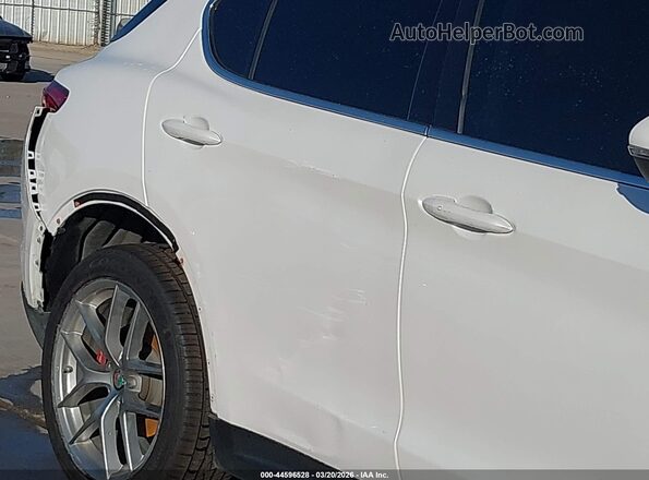ZASFAKBN8J7C22670 2018 ALFA ROMEO STELVIO White 