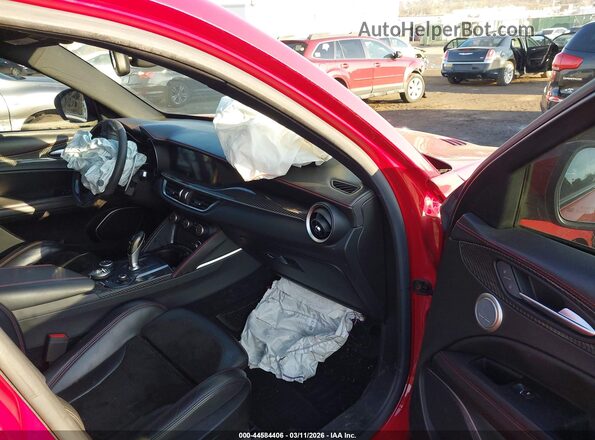 ZASFAKEVXJ7C20401 2018 ALFA ROMEO STELVIO Красный Вид салона спереди