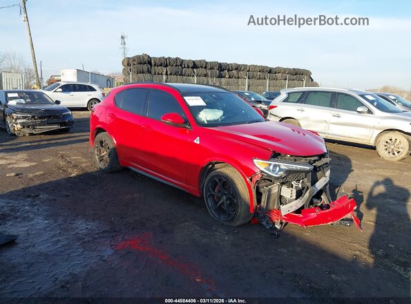 ZASFAKEVXJ7C20401 2018 ALFA ROMEO STELVIO Красный Передняя правая четверть