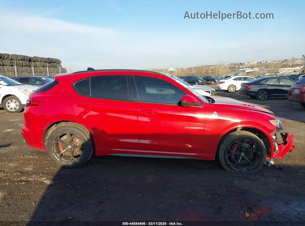 ZASFAKEVXJ7C20401 2018 ALFA ROMEO STELVIO Красный Вид задней части салона