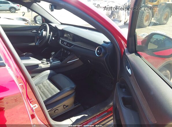 ZASFAKNN0J7B73041 2018 ALFA ROMEO STELVIO Красный Вид салона спереди