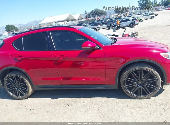 ZASFAKNN0J7B73041 2018 ALFA ROMEO STELVIO Красный Вид задней части салона