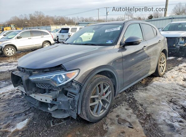 ZASFAKNN2J7B87331 2018 ALFA ROMEO STELVIO Gray Առջևի ձախ երեք քառորդ տեսարան
