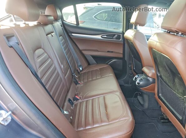 ZASFAKNN2J7B87331 2018 ALFA ROMEO STELVIO Gray Սալոնի հետևի տեսք