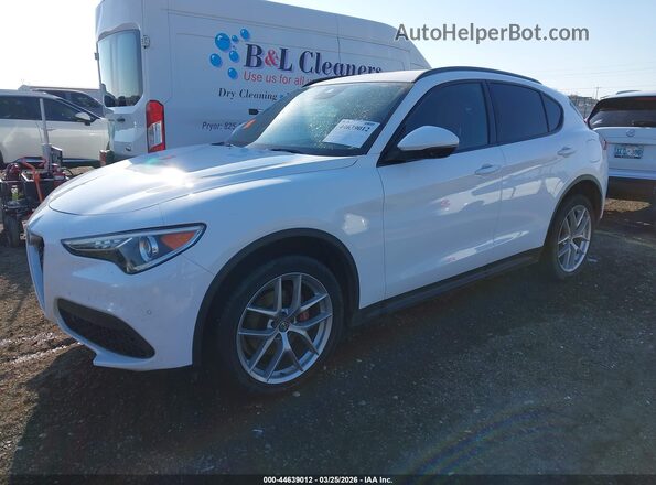 ZASFAKNNXJ7B81566 2018 ALFA ROMEO STELVIO White Vista tres cuartos delantera izquierda