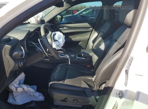 ZASPAJAN0N7D24826 2022 ALFA ROMEO STELVIO Белый Вид салона спереди