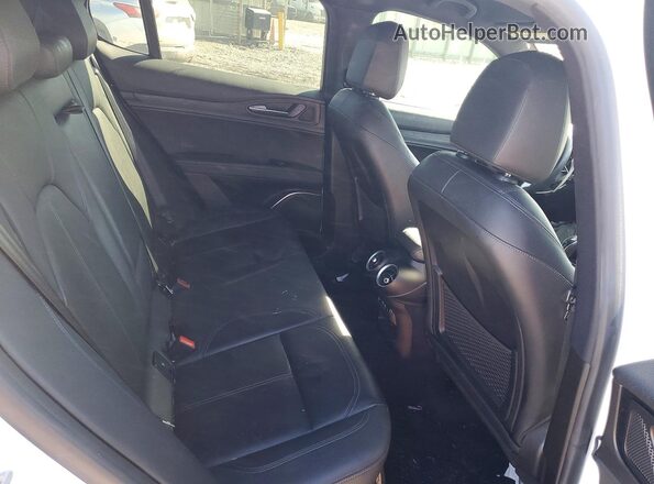ZASPAJAN0N7D24826 2022 ALFA ROMEO STELVIO Белый Вид задней части салона