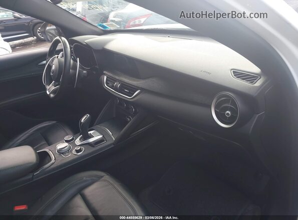 ZASPAKAN4R7D71109 2024 ALFA ROMEO STELVIO Белый Вид салона спереди