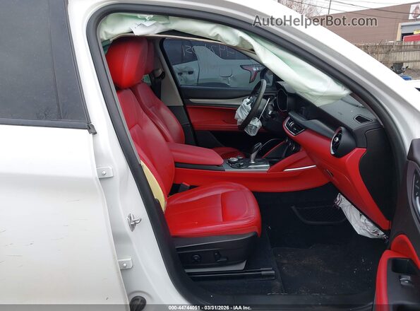ZASPAKAN9K7C50016 2019 ALFA ROMEO STELVIO White Вид салону спереду