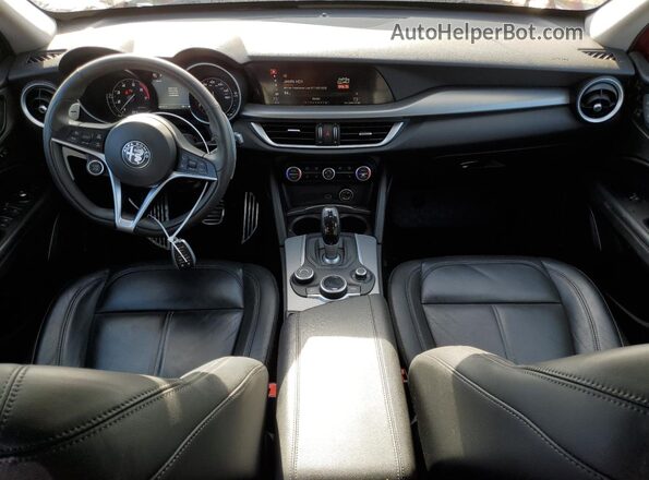 ZASPAKANXK7C31930 2019 ALFA ROMEO STELVIO Red Vista del salpicadero