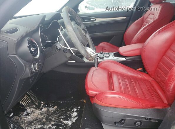 ZASPAKBN2P7D54918 2023 ALFA ROMEO STELVIO Black წინა სალონის ხედი