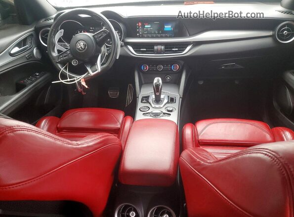 ZASPAKBN5N7D32070 2022 ALFA ROMEO STELVIO Black Widok deski rozdzielczej
