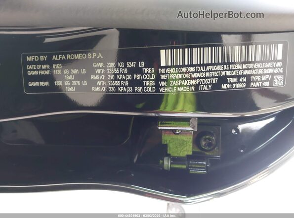 ZASPAKBN6P7D63797 2023 ALFA ROMEO STELVIO Black Widok komory silnika