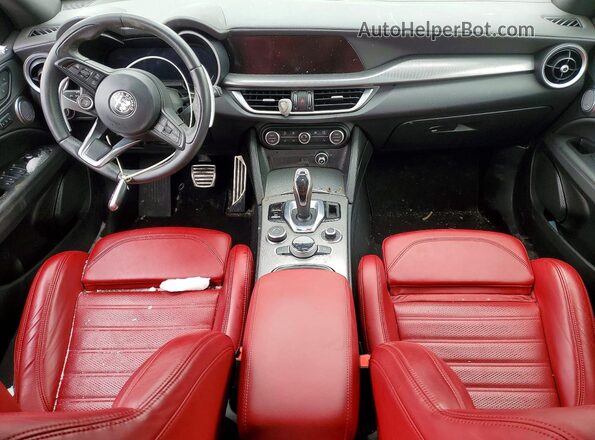 ZASPAKBN7R7D82796 2024 ALFA ROMEO STELVIO Gray Vista del salpicadero