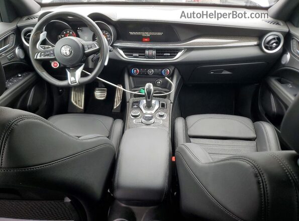 ZASPAKEV8P7D67930 2023 ALFA ROMEO STELVIO Gray Widok deski rozdzielczej