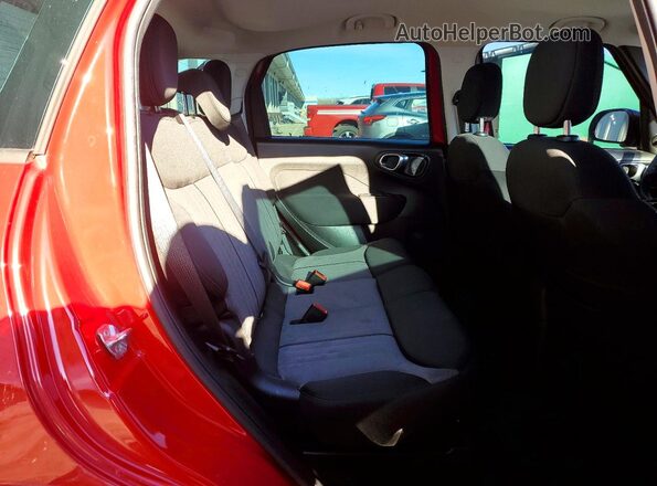 ZFBCFAAH8HZ039063 2017 FIAT 500L Красный Вид задней части салона