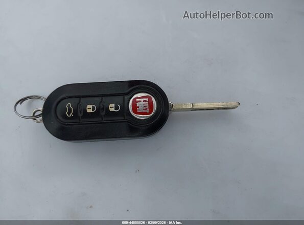 ZFBCFACH4HZ039378 2017 FIAT 500L Черный Вид панели приборов