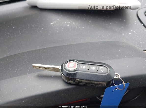 ZFBCFADH3HZ040245 2017 FIAT 500L Gray Dashboard view