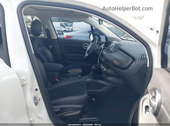 ZFBCFXCB9HP611460 2017 FIAT 500X White Widok wnętrza z przodu