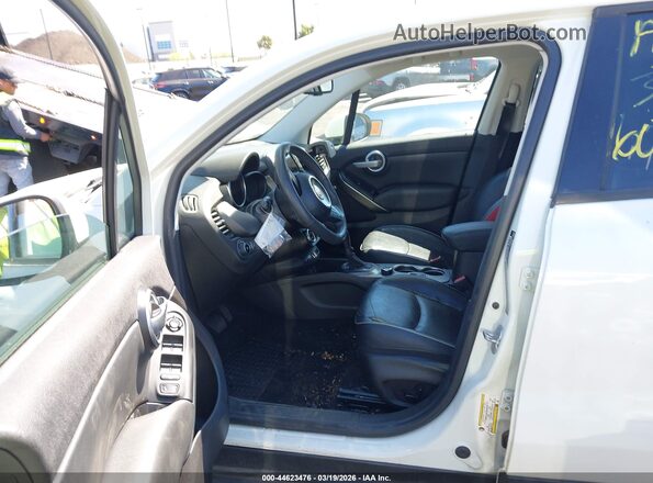 ZFBCFXET8GP414851 2016 FIAT 500X Белый Вид салона спереди