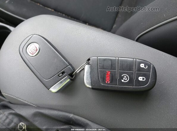 ZFBCFYAB5HP542288 2017 FIAT 500X Черный Вид панели приборов