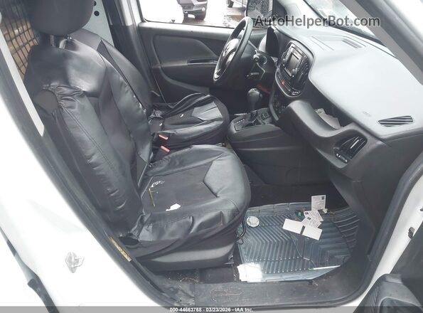 ZFBERFABXJ6H92631 2018 RAM PROMASTER CITY Белый Вид салона спереди