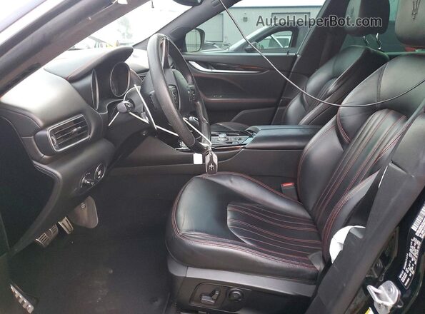 ZN661XUS3HX220214 2017 MASERATI LEVANTE Black Вид салону спереду