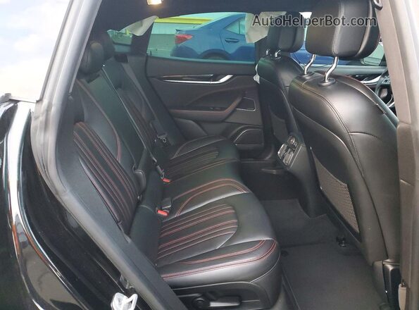 ZN661XUS3HX220214 2017 MASERATI LEVANTE Black Вид задньої частини салону