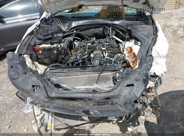 ZN661XUS4KX328204 2019 MASERATI LEVANTE White Widok z przodu