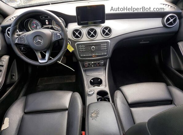 WDCTG4GB4HJ297541 2017 MERCEDES-BENZ GLA-CLASS Black ხელსაწყოთა პანელის ხედი