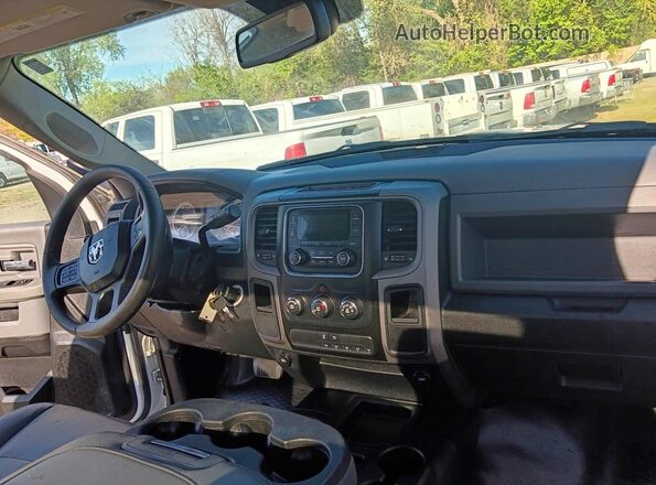 3C7WR3AJ7JG220535 2018 RAM 3500 Белый Вид задних сидений