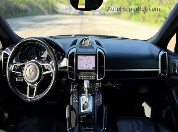 WP1AA2A21HKA86947 2017 PORSCHE CAYENNE Черный Вид задних сидений