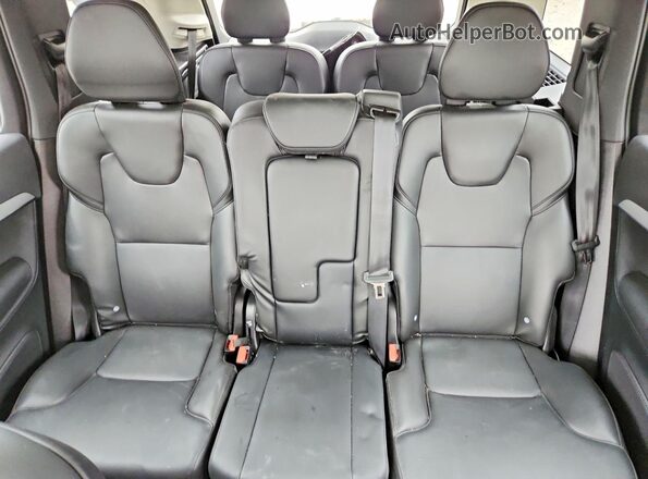 YV4M12PJ2S1335599 2025 VOLVO XC90 Silver Widok wnętrza z tyłu