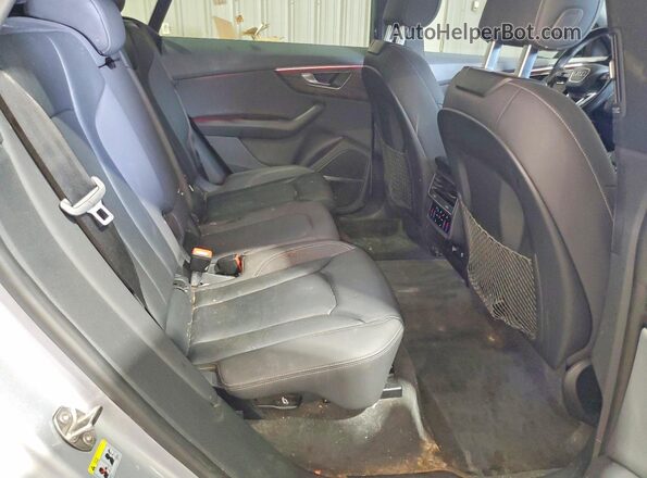 WA1EVAF10MD021050 2021 AUDI Q8 Silver Widok komory silnika