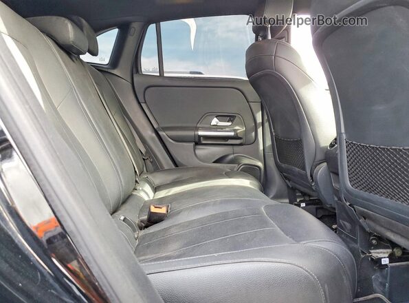 W1N4N4GB8MJ200568 2021 MERCEDES-BENZ GLA Black Widok komory silnika
