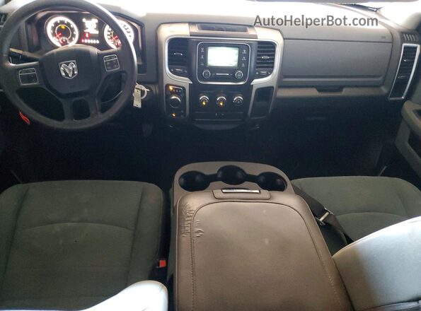 1C6RR7GG2HS578231 2017 RAM 1500 Черный Вид щитка приборов
