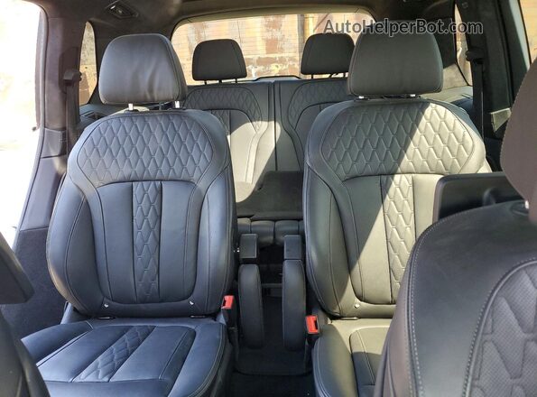 5UXCX4C55KLB39499 2019 BMW X7 Белый Вид задней части салона