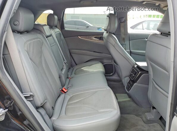 2LMPJ8K98LBL02628 2020 LINCOLN NAUTILUS Black Vista del compartimento del motor