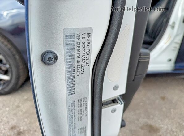 2C3CCABG8PH628211 2023 CHRYSLER 300 White Rear interior view