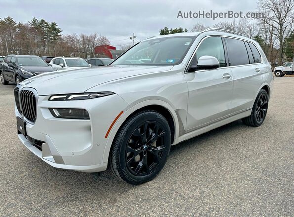 5UX23EM03R9U24321 2024 BMW X7 White Tył prawy