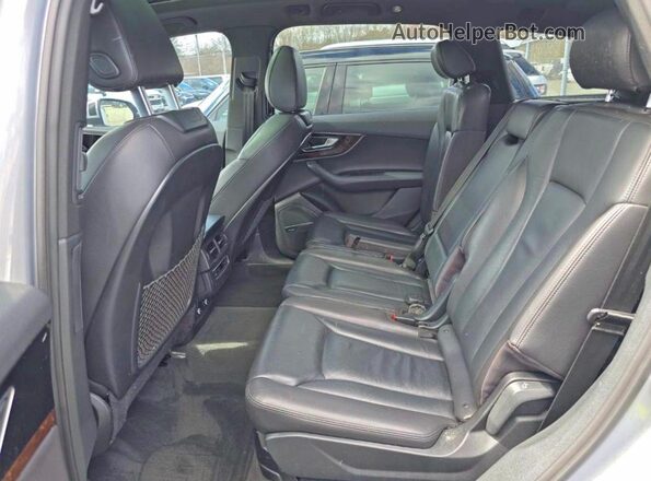 WA1LAAF74JD004268 2018 AUDI Q7 Silver Вид салону спереду