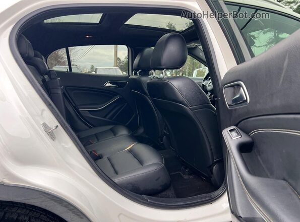WDCTG4GB0KU004823 2019 MERCEDES-BENZ GLA Белый Вид салона спереди