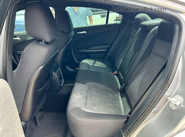 2C3CDXBG6JH173687 2018 DODGE CHARGER Серебряный Вид салона спереди