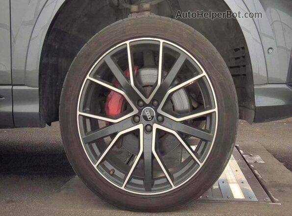 WA1EVAF16KD030798 2019 AUDI Q8 Gray Vista del compartimento del motor