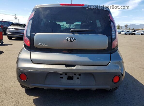KNDJN2A26J7562818 2018 KIA SOUL Серый Вид салона спереди